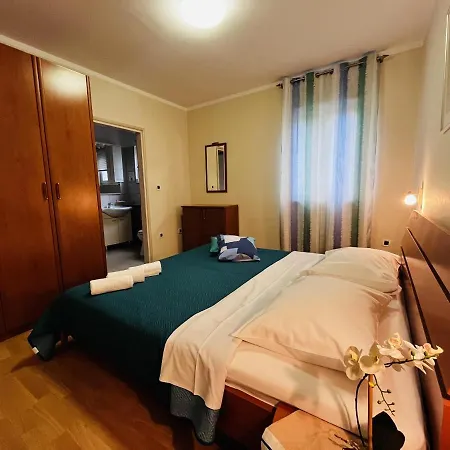 Apartmani Ivica Krk Town Exterior photo